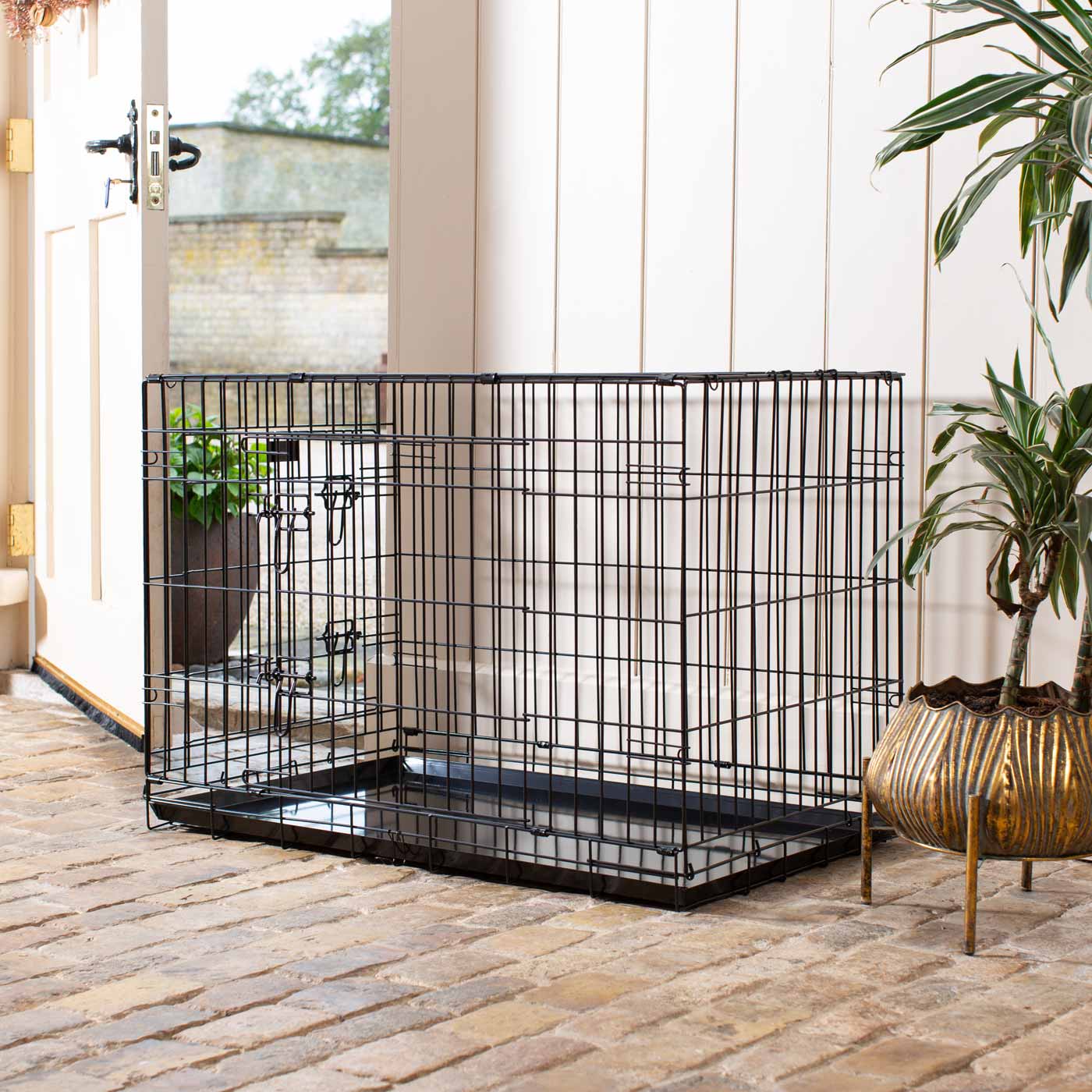 Heavy Duty Deluxe Dog Crate in Black