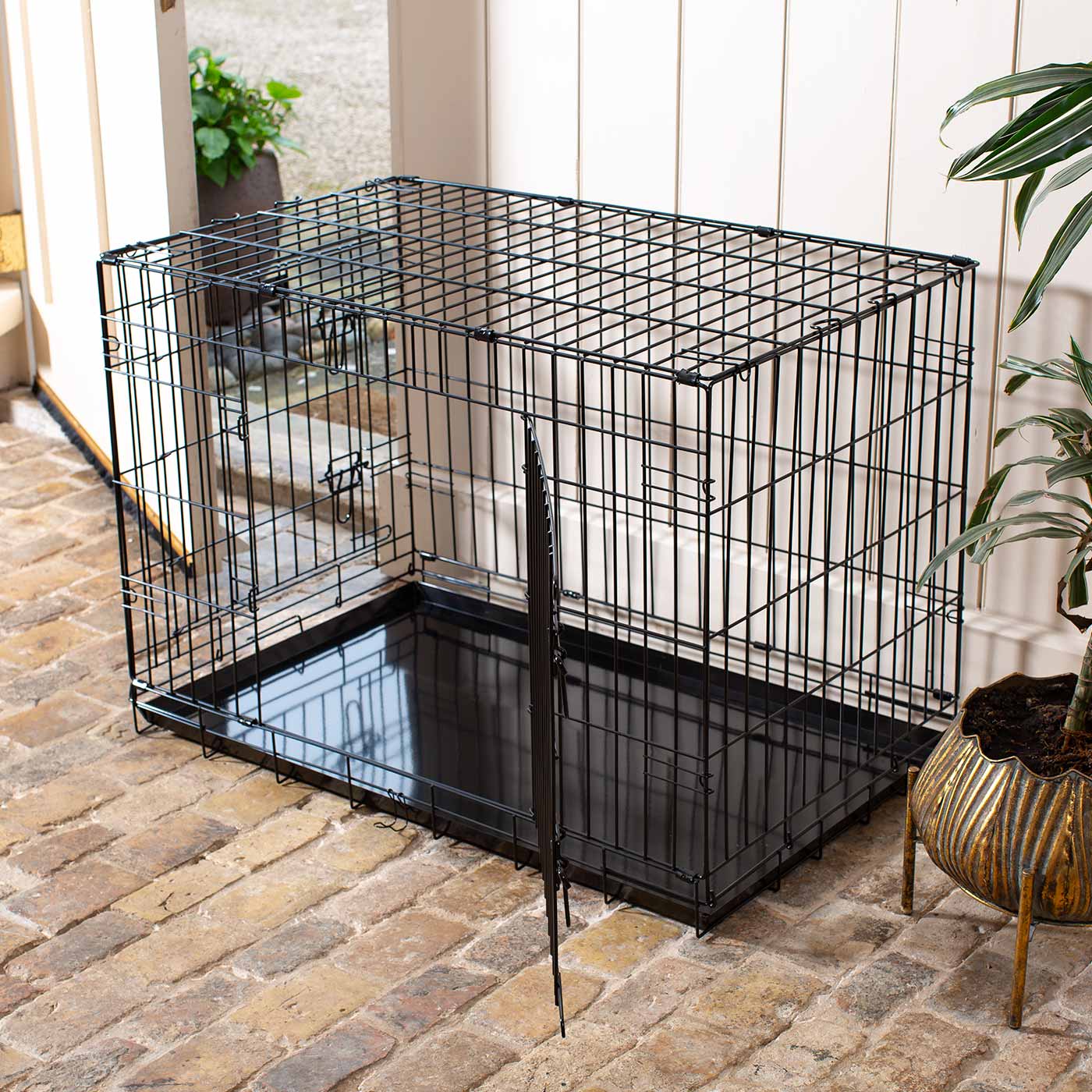 Heavy Duty Deluxe Dog Crate in Black